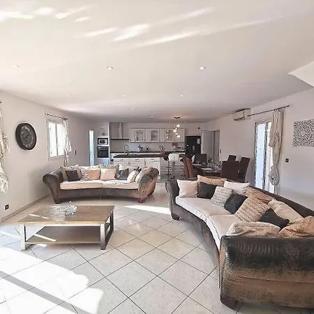 Moderne,centre,piscine,5min Mer,clim,parking *